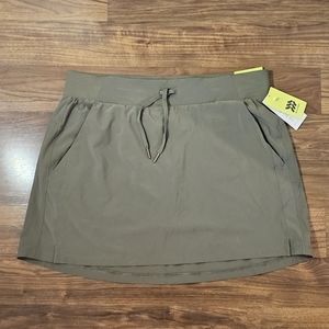 All In Motion Mid-Rise Women's Skort Size L Color Olive Green